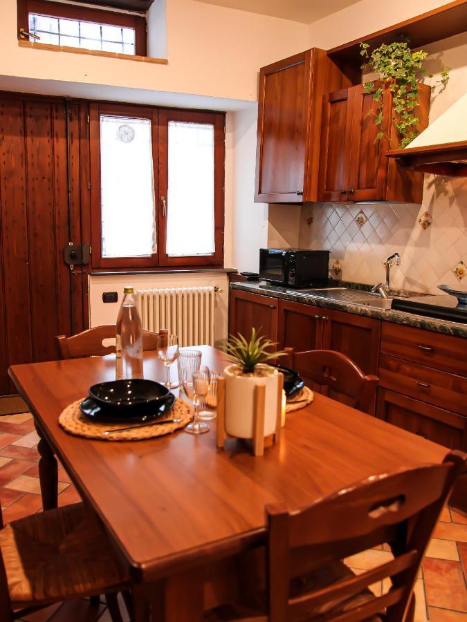 Apartamento Casa Armanni - La Tua Casa Di Pietra Gubbio Exterior foto