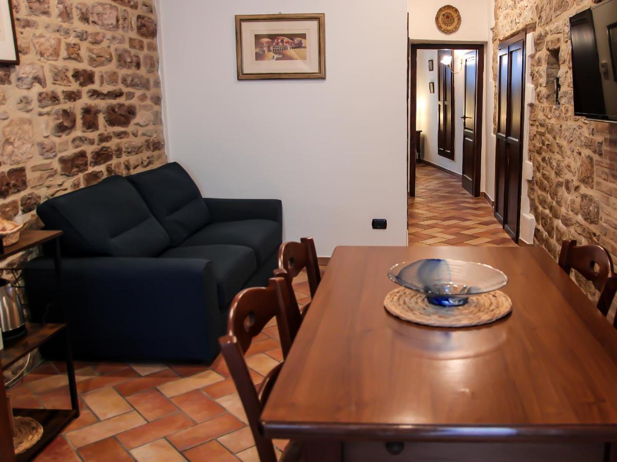Apartamento Casa Armanni - La Tua Casa Di Pietra Gubbio Exterior foto